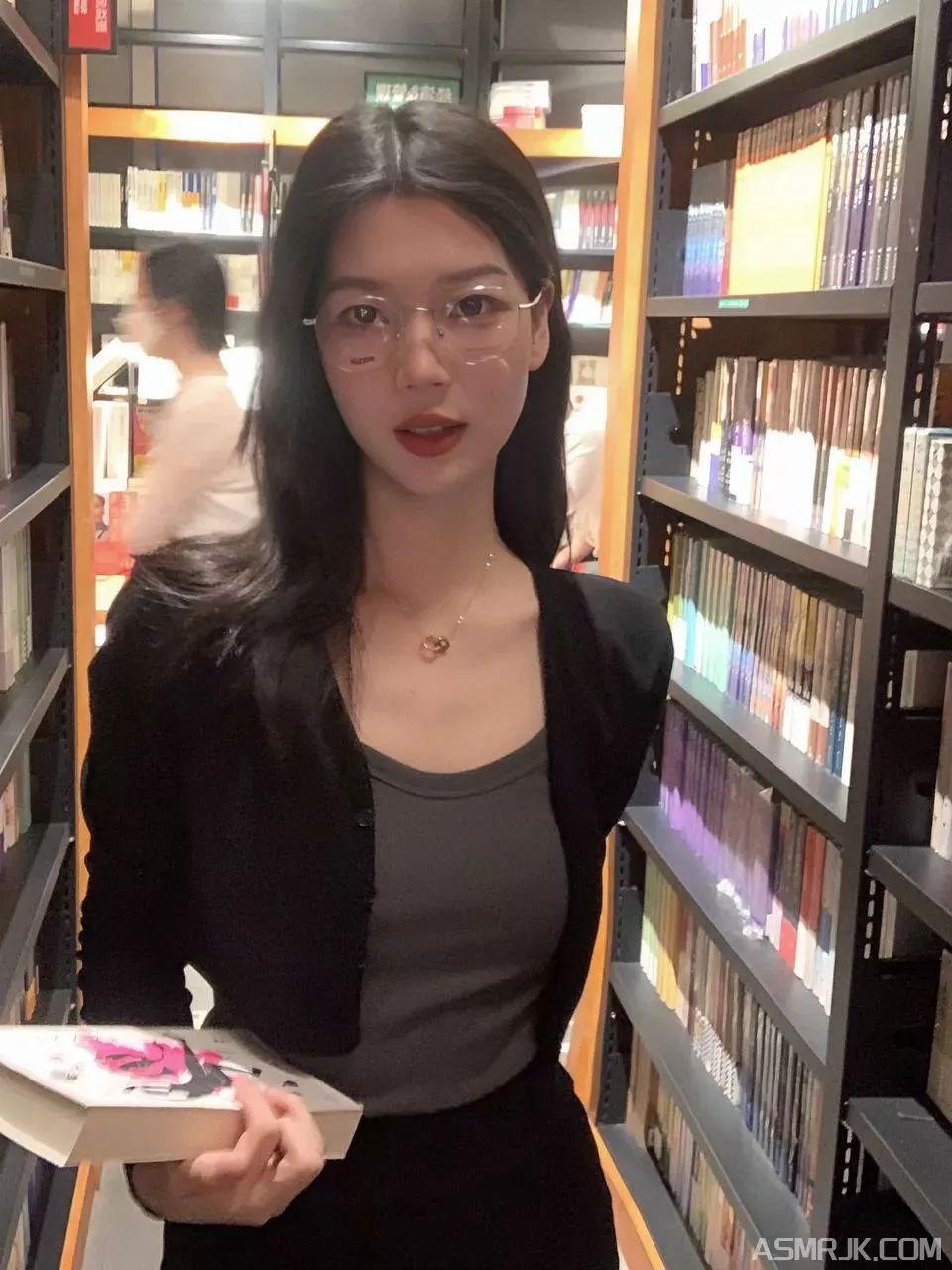 [早椰恋恋] 黑色红发
